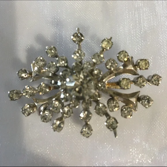 Vintage‎ riveted clear rhinestone brooch