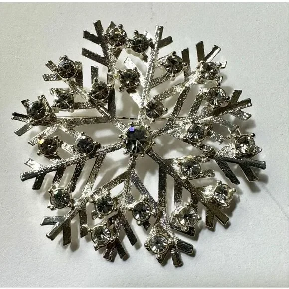 Vintage Snowflake Rhinestone Brooch – Eisenberg Ice Style