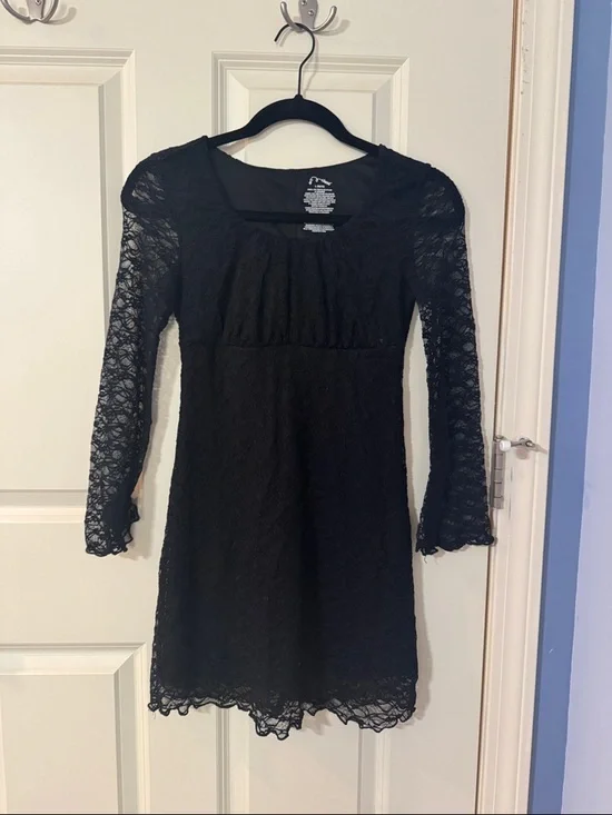 art class Black Lace Long Sleeve Empire-Waist Dress