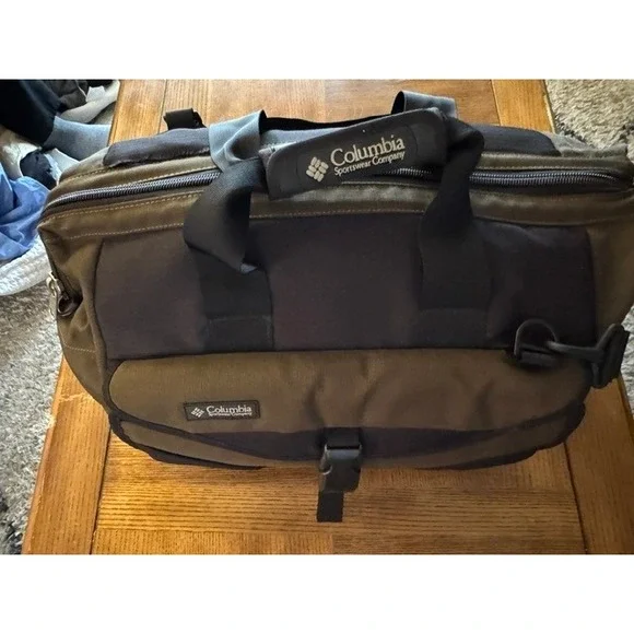 Columbia Sportswear Seascape Gatemouth Duffel Bag Olive Green Black Carry On