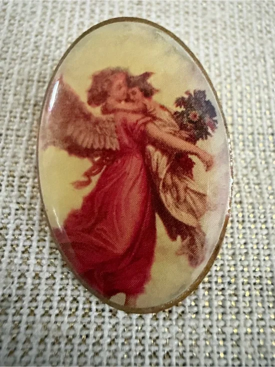 Vintage Angel Portrait Oval Pin - Red and Cream