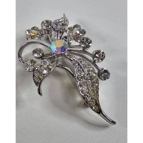 ZYN Silver Tone Rhinestone Floral‎ Brooch Pin Sparkling Crystal Flower