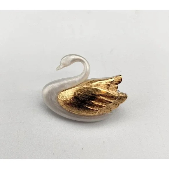 Avon 1985 Graceful Swan Brooch Pin White & Gold Tone Figural Bird 1
