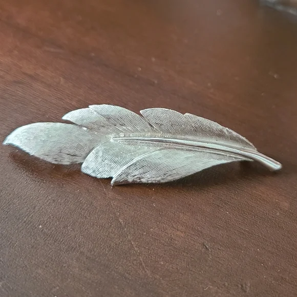 SALE! Vintage Silver Tone Feather Brooch