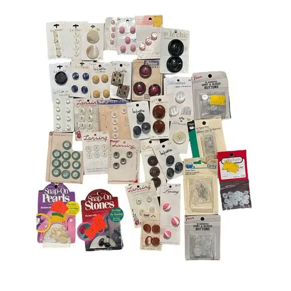 HUGE Vintage LOT Carded Buttons Plastic Metal‎ Sewing Lansing Bouton Pearls