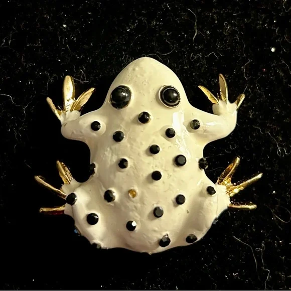 🐸Ribbit!! Ribbit!!Vintage Frog Broach with white enamel and gold tone accents .
