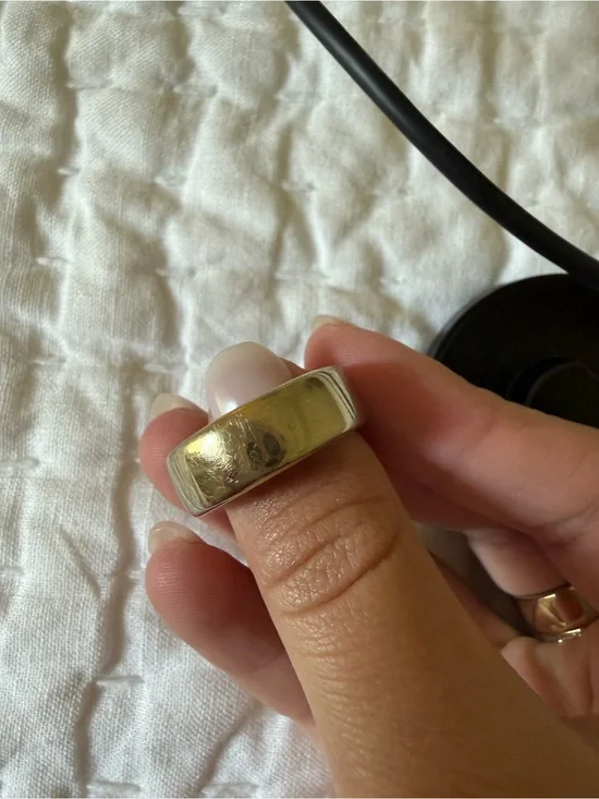 Oura Gold Smart Ring - Gen3 - with charger