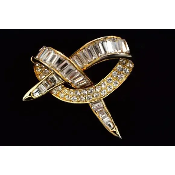 Vintage Crystal Pretzel Knot Pin Brooch Baguette Rhinestone Gold Tone 1980s 9B