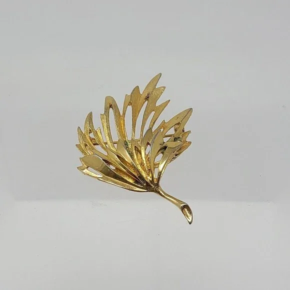Vintage Gold Leaf Brooch Pin Autumn Jewelry 2.5