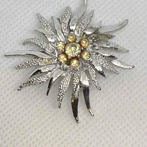 Vintage Mid Century rhinestone flower brooch, edelweiss or chrysanthemum Crystal