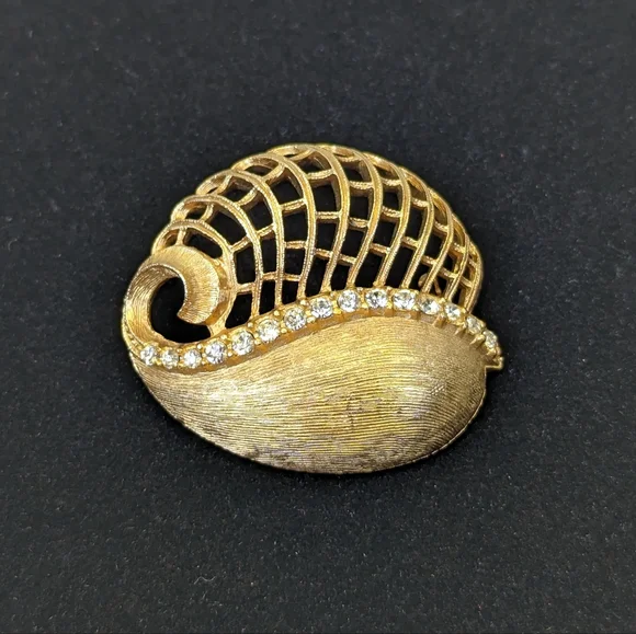 Vintage ©Ultra Seashell Brooch Pin Gold Embossed with Diamond Rhinestones