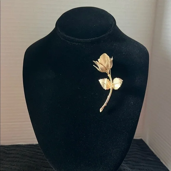 Giovanni Gold Toned Rose Brooch/Pin - Beautiful