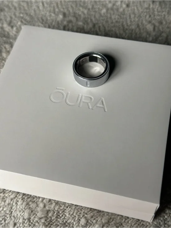 Oura Ring 4 - Silver Metallic