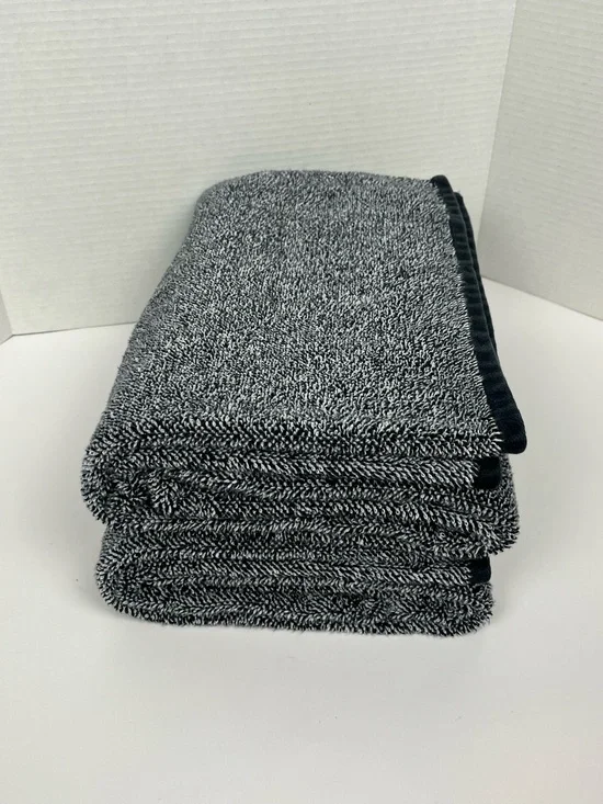 Set of 2 Brooklinen Turkish Cotton Classic Bath Towel in Marled Black.