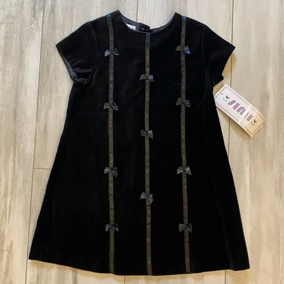 NWT Simi Black Velveteen Short Sleeve Shift Dress with Decorative Bows, girls 5