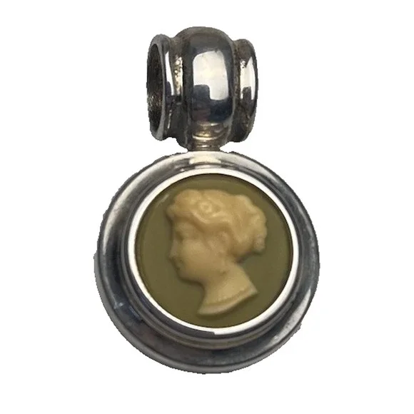 Sterling Silver 925 Cameo Left Facing Pendant Round Classic Ivory White Green