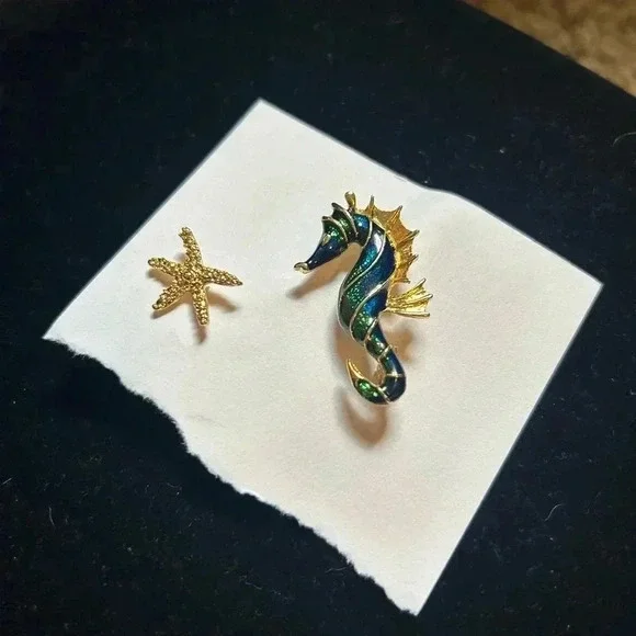Starfish & seahorse‎ brooch