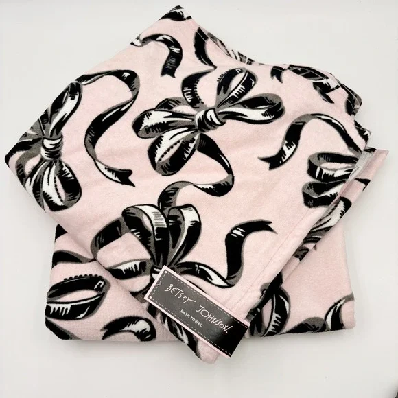 Betsey Johnson Pink Black White Bow Ribbon Print Cotton Bath Towels Set of 2