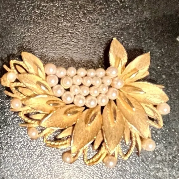 Vintage Gold Faux Pearl Leaf Brooch Pin Mid Century Modern MCM Grannycore 2”