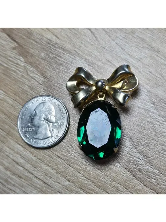 Vintage Emerald Green Gem Brooch with Bow