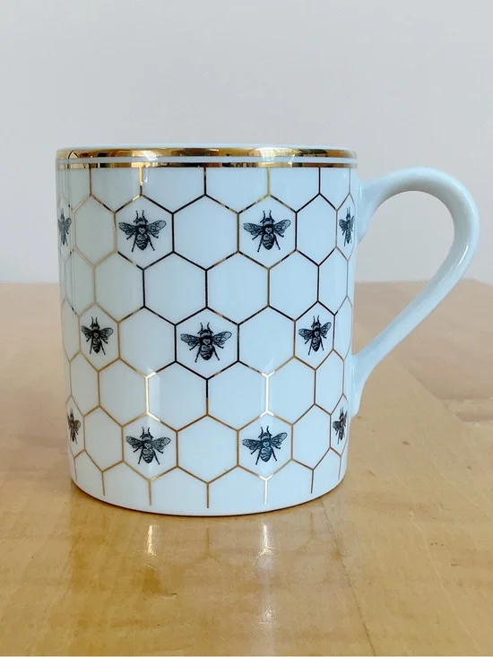 Williams Sonoma Honeycomb Bee Mug 18K Gold Porcelain Portugal 11.8 oz