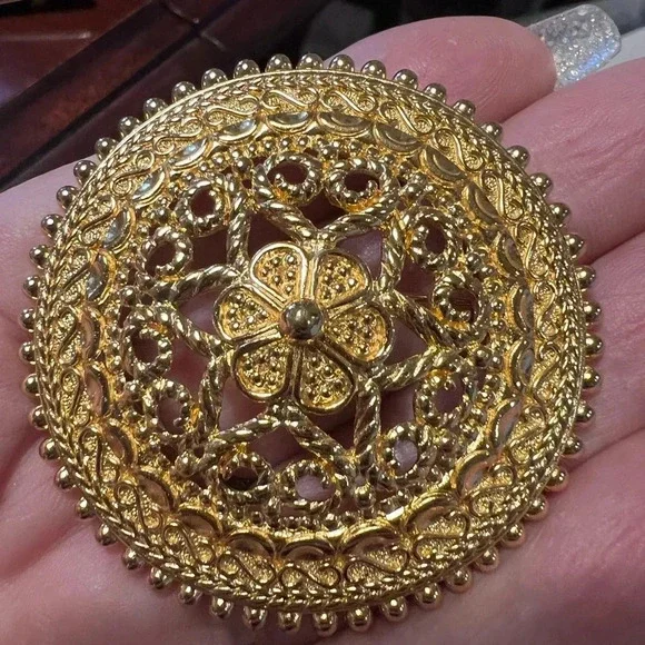 Vintage Christian Dior Gold Filigree Floral Brooch – Intricate Floral Design
