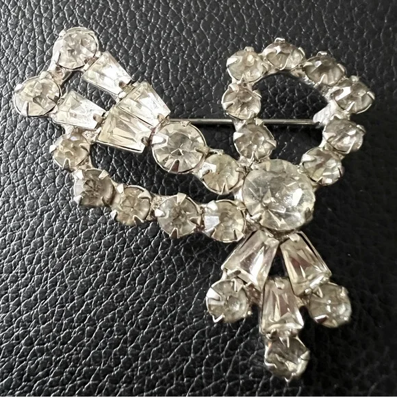 Vintage rhinestone brooch pin costume jewelry