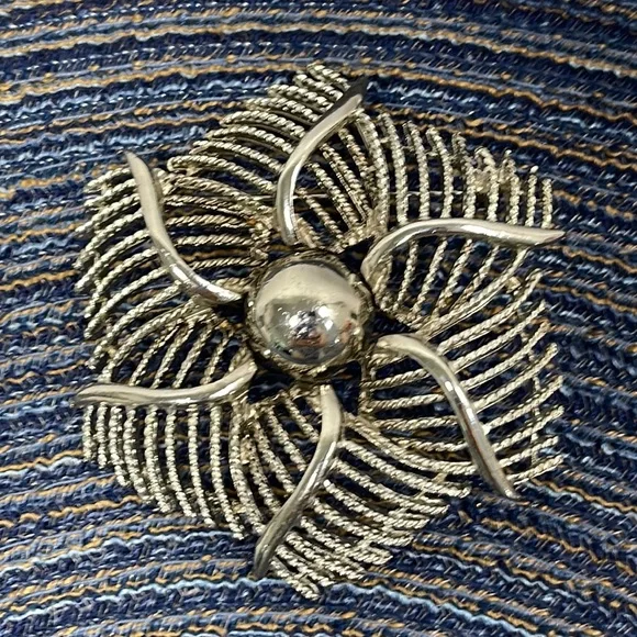 Starburst Spiral Star Sun Starfish Brooch Pin Metal Silver Toned 2.5” Vintage
