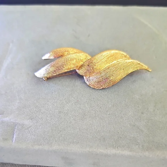 Vintage Signed Monet Gold Tone Brooch