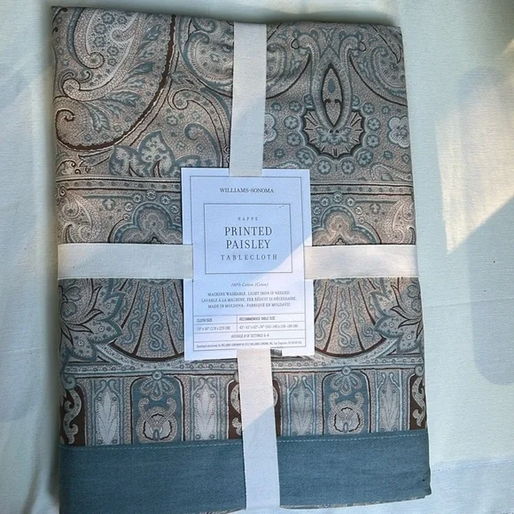 New Williams-Sonoma Blue Paisley Tablecloth 70X90 6-8 average settings