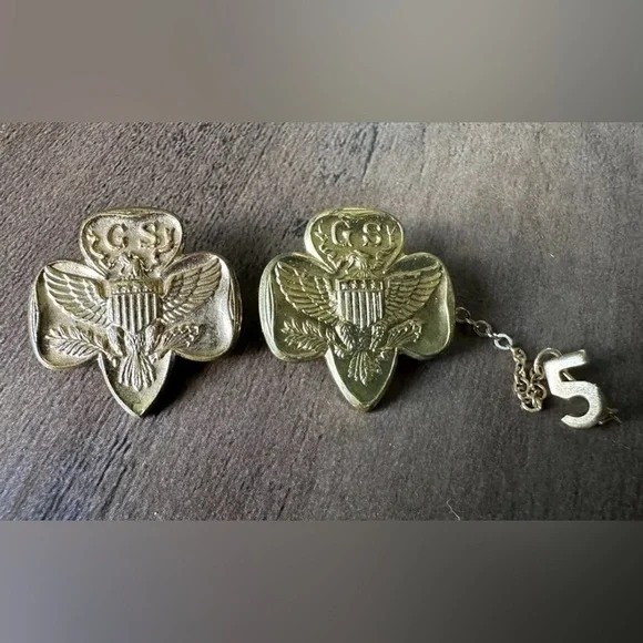 Lot of 2 Vintage GIRL SCOUTS Membership Pins Eagle 4 Star SHIELD Trefoil/5 Year