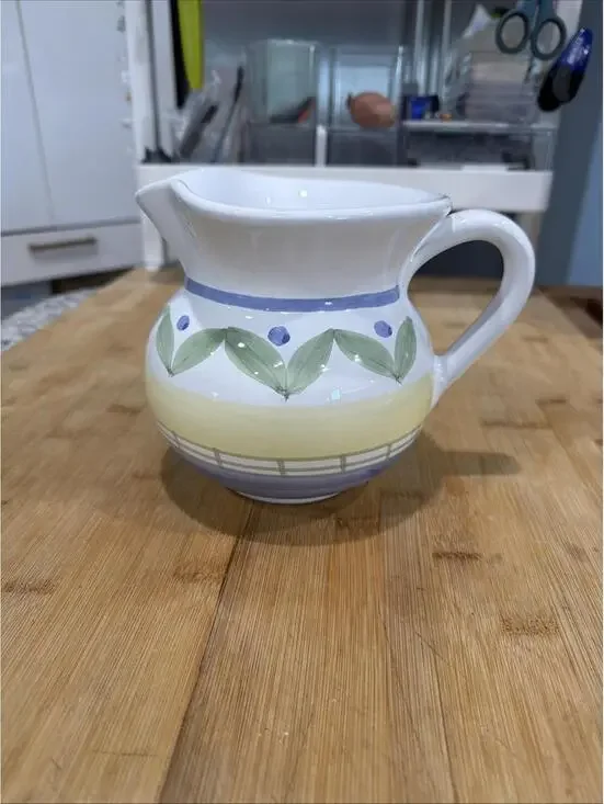 VTG Williams Sonoma Marisol 32 Oz Pitcher 5 3/4” Tall *