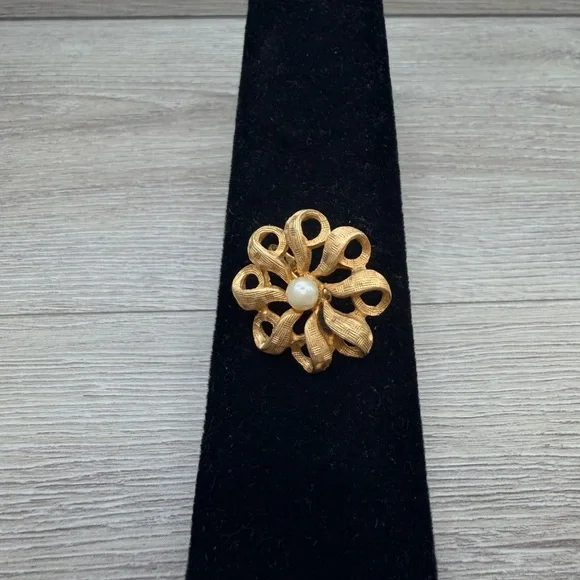 Gold Tone Flower Brooch with Pearl‎ Accent