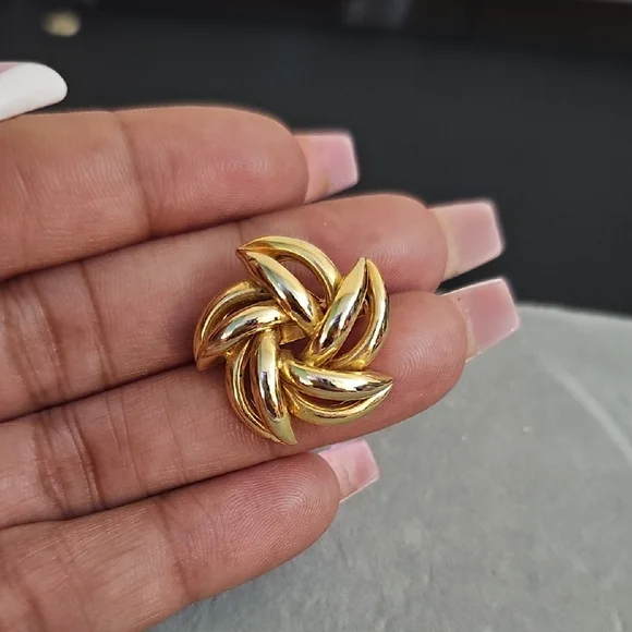 Vintage Pinwheel Flower Brooch