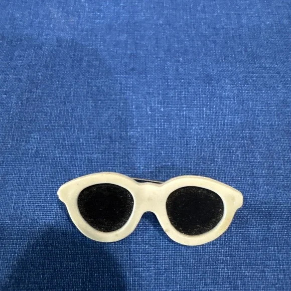 Vintage White Sunglasses Pin Brooch 1.5