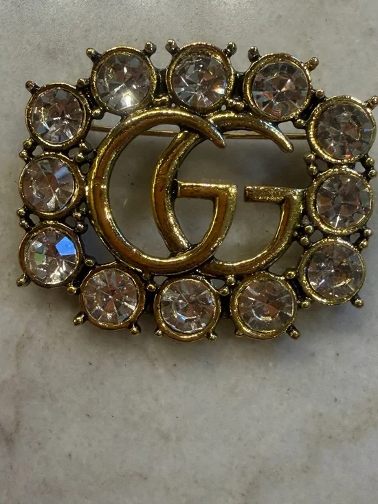 Beautiful & Elegant Fashion Brooch With Italian Design Double Letter