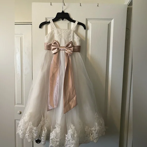 CHANTILLY PLACE - CREAM & LACE DRESS
