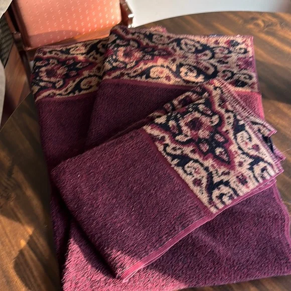 Vintage 2 piece Ralph Lauren Towels/ Firm price