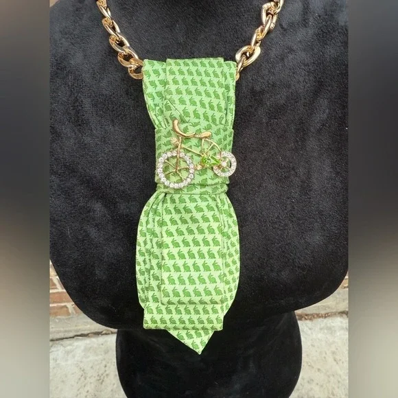 Vineyard‎ Vines Rabbit Necktie Necklace Embellished Bicycle Brooch & Gold Chain
