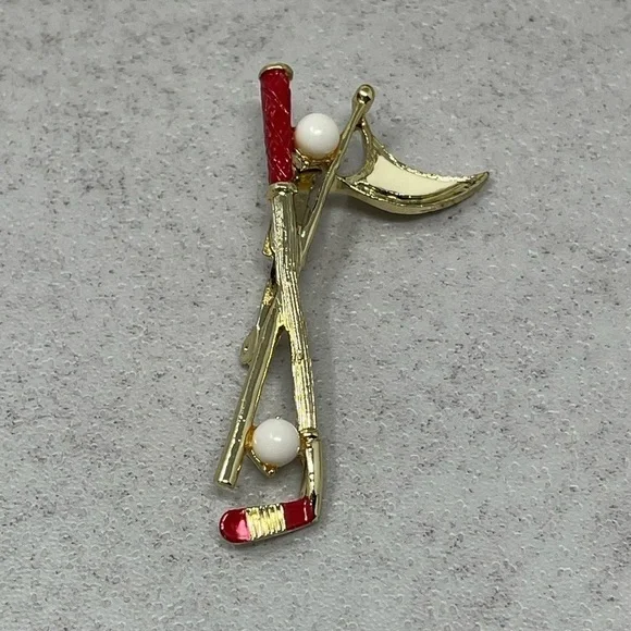 Vintage Gerry's Enamel Goldtone Golf Club Flag Balls Brooch Pin 2