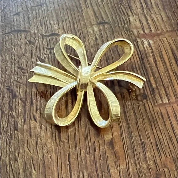 Monet Gold Ribbon Brooch