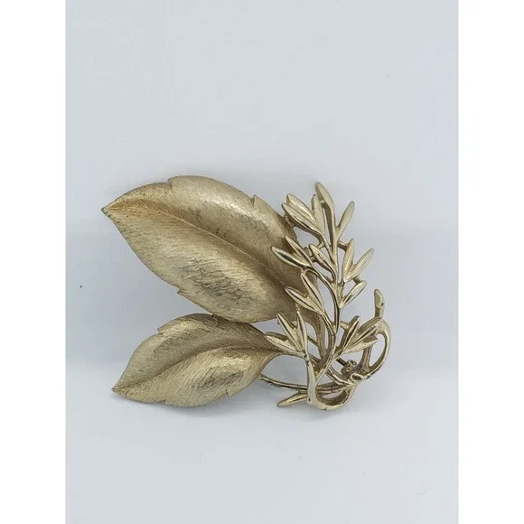 Vintage Signed Sarah Coventry Gold Tone Floral design Brooch Pin Height 2.5