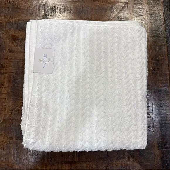 Matouk Seville Bath Towel 30x57” White Loose Braid Pattern 100% Cotton NWT