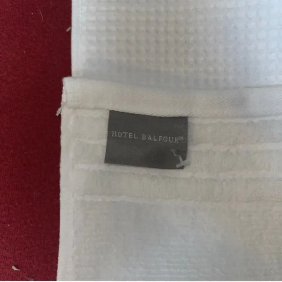 Hotel Balfour Oversized Waffle Weave Twist COTTON Bath Towel 30x56” White NWT