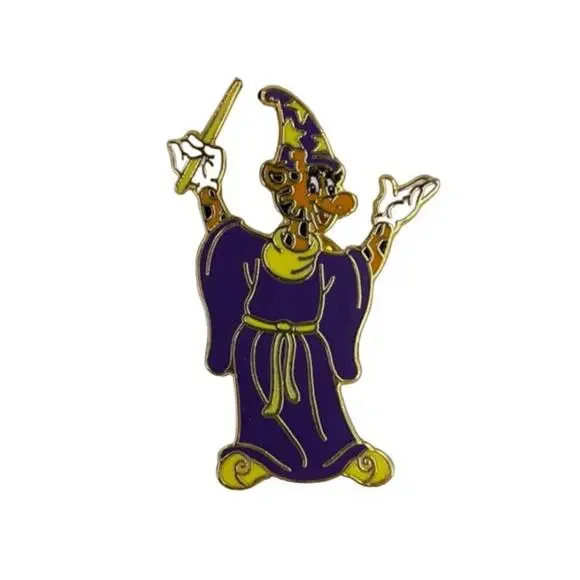 Geoffrey the Giraffe Pin Magician Wizard Toys R Us Lapel Pin Vintage New