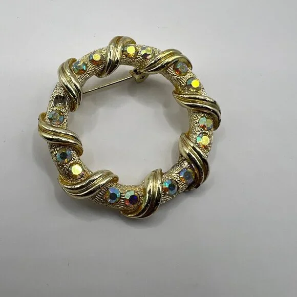 Vintage AB Wreath‎ Brooch Aurora Borealis Round Holiday Gold Tone Pin Flaw