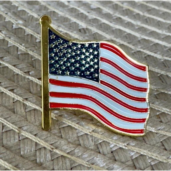LOT OF 10 AMERICAN FLAG LAPEL PINS United States USA Hat Tie Tack Badge Pin