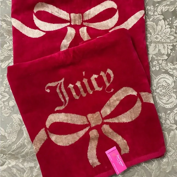 Juicy red/gold bath towels