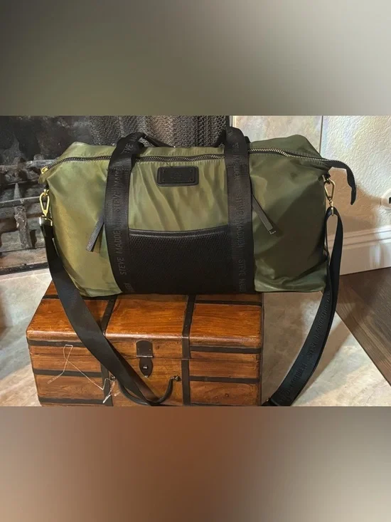 ✨ Steve Madden Sporty Chic Olive Green Duffel Bag ✨