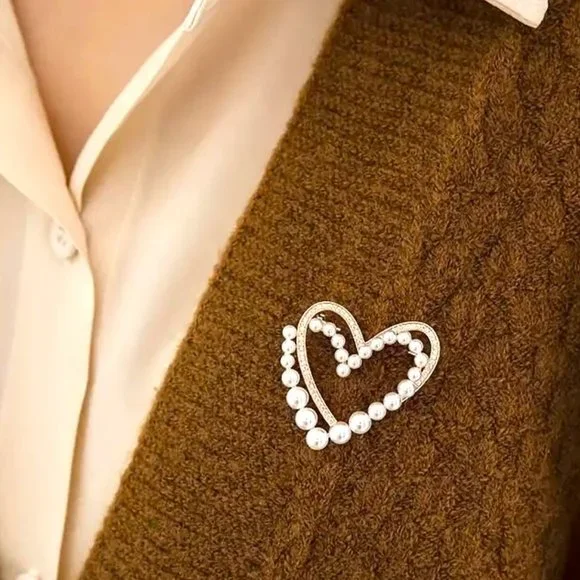 Brooch Pearl Heart Rhinestone Pin Crystal Gold Elegant Hollywood Glam Stylish
